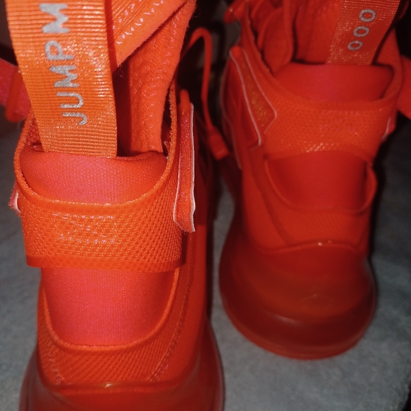 New Jordan Air Latitude 720 - Picture 4 of 6